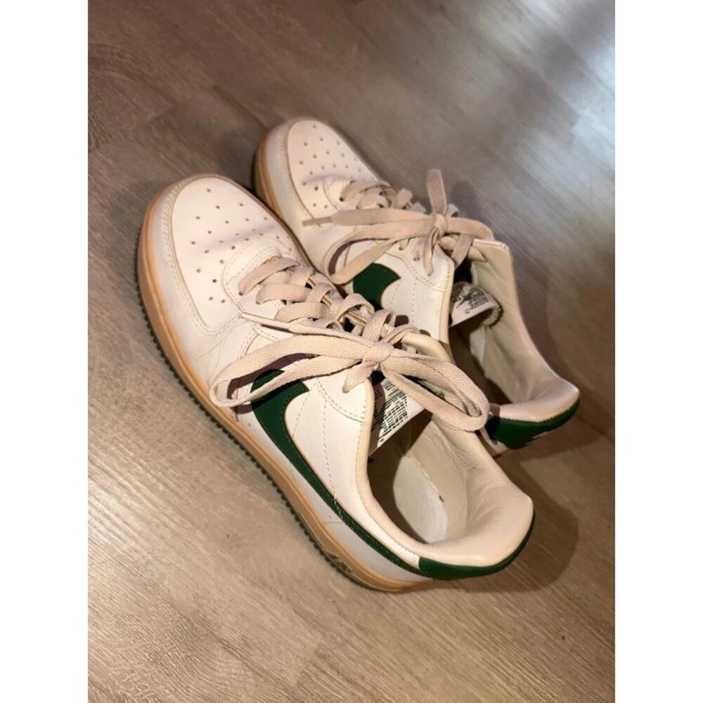 Nike Air Force 1 Low '07 LV8 Vintage "Gorge Green" sneakers, 7.5